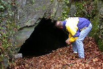 Tom cave-peeking