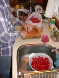 Preparation of washing, halving and stem removal Preparation of washing, halving and stem removal